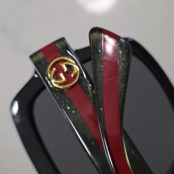 Gucci Women's Sunglasses with Black Frame and Red & Green Accents With Gold Logo - Picture 8 of 10